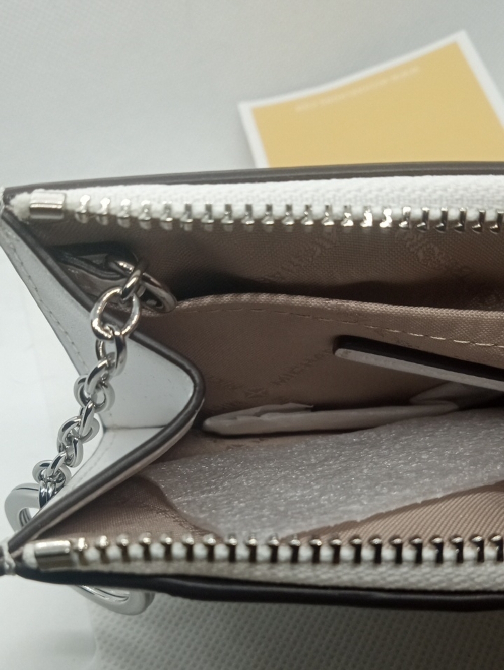 MICHAEL KORS CARD CASE - Picture 7 of 10